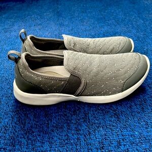 Vionic Grey Slip On Mesh Sneakers Size 7.5 EUC worn twice too big Great support